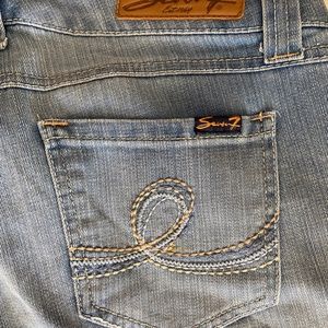 Seven7 Women's Jean Capris; Size Women's 27